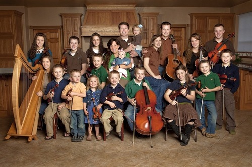 duggar 2009 family photo.jpg